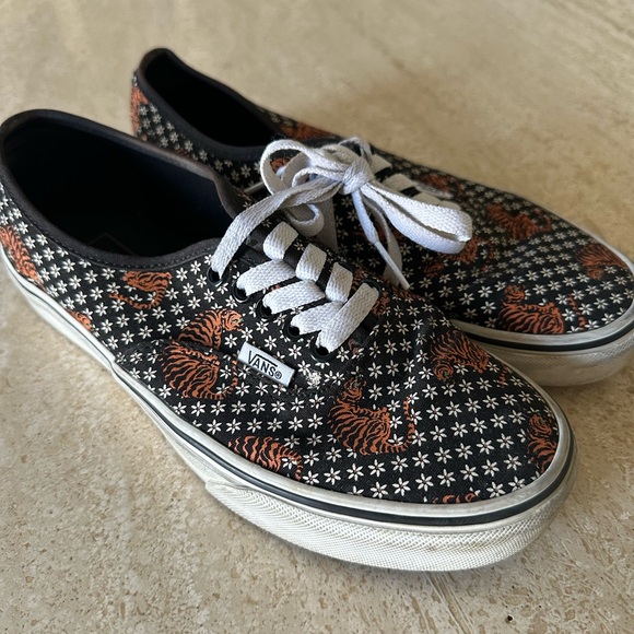 Vans Shoes - Vans Tiger Floral Classic Sneakers